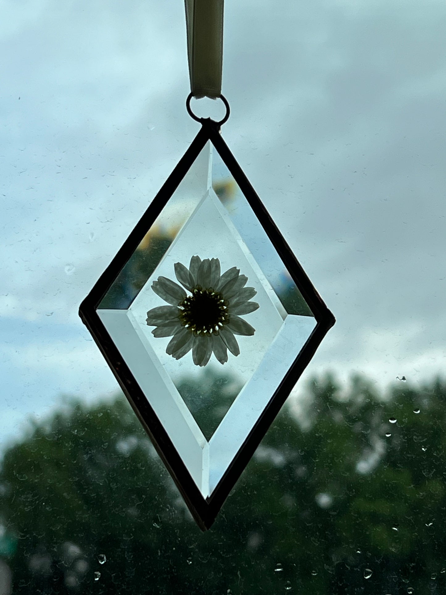 Hanging glass - Pressed Daisy Diamond